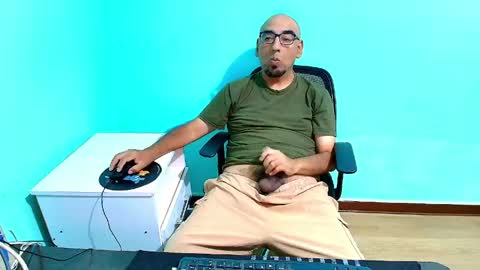 arnelux72 online show from June 3, 5:21 am