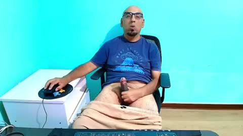 arnelux72 online show from June 19, 6:29 am