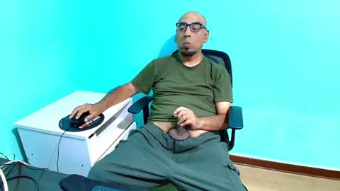 arnelux72 online show from July 6, 5:04 am