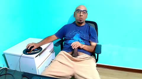 arnelux72 online show from July 7, 5:21 am