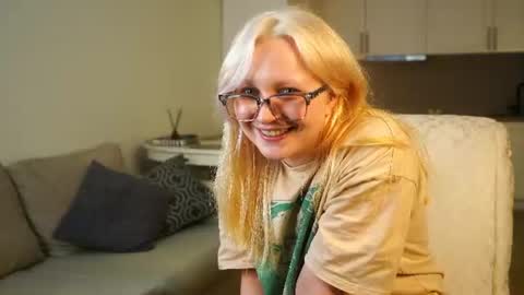 Snapshot of arnitahollingshead chatting on June 21, 6:21 pm you can call me Lana online show from June 21, 6:21 pm