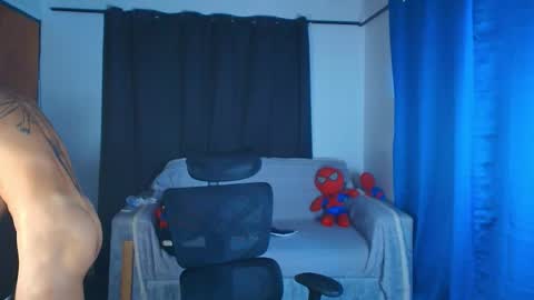 Snapshot of arnold_black69 chatting on April 1, 1:52 pm arnold black online show from April 1, 1:52 pm