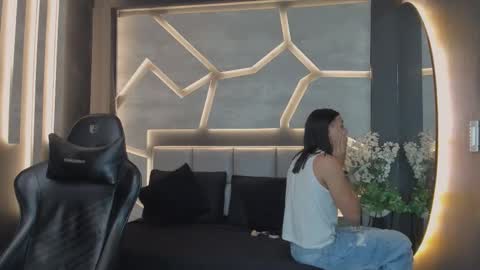 Arohom Lester online show from November 15, 10:45 am