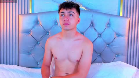 Snapshot of aron__cooper chatting on December 4, 1:20 pm aron__cooper online show from December 4, 1:20 pm