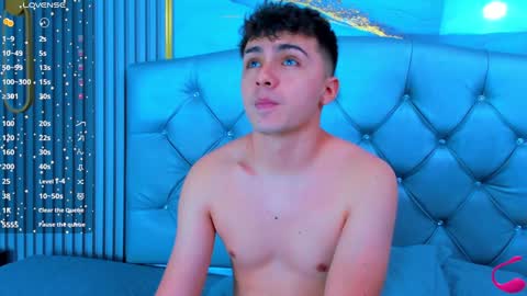 Snapshot of aron__cooper chatting on December 27, 9:43 pm aron__cooper online show from December 27, 9:43 pm