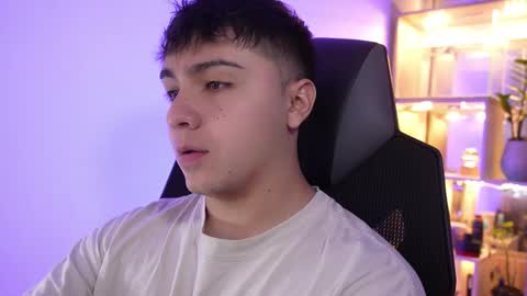 Snapshot of aron__cooper chatting on February 14, 1:13 am aron__cooper online show from February 14, 1:13 am