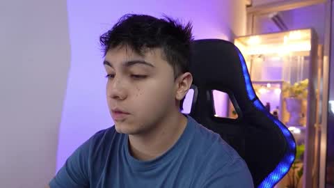 Snapshot of aron__cooper chatting on March 1, 12:45 am aron__cooper online show from March 1, 12:45 am