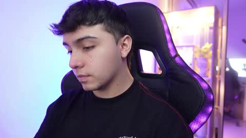 Snapshot of aron__cooper chatting on March 6, 12:40 am aron__cooper online show from March 6, 12:40 am