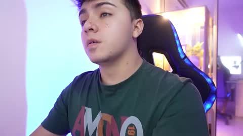 Snapshot of aron__cooper chatting on March 8, 2:26 am aron__cooper online show from March 8, 2:26 am