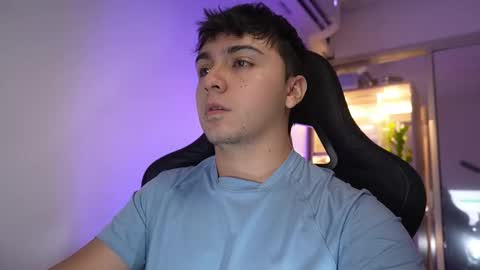 Snapshot of aron__cooper chatting on March 15, 3:51 pm aron__cooper online show from March 15, 3:51 pm