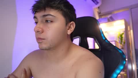 Snapshot of aron__cooper chatting on March 16, 3:56 am aron__cooper online show from March 16, 3:56 am