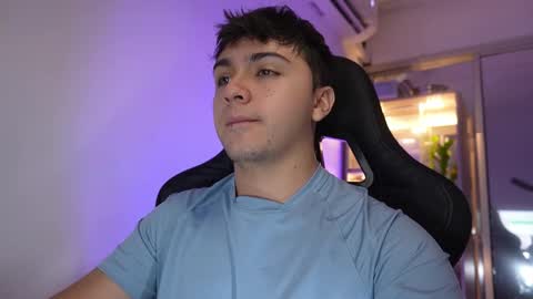 Snapshot of aron__cooper chatting on March 17, 2:53 pm aron__cooper online show from March 17, 2:53 pm