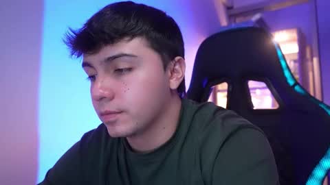 Snapshot of aron__cooper chatting on March 19, 12:14 am aron__cooper online show from March 19, 12:14 am