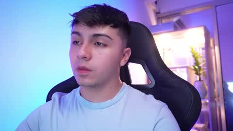 Snapshot of aron__cooper chatting on March 26, 2:06 am aron__cooper online show from March 26, 2:06 am