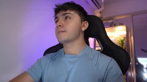 Snapshot of aron__cooper chatting on March 27, 3:34 pm aron__cooper online show from March 27, 3:34 pm