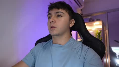 Snapshot of aron__cooper chatting on March 28, 3:55 pm aron__cooper online show from March 28, 3:55 pm