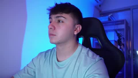 Snapshot of aron__cooper chatting on April 3, 2:37 pm aron__cooper online show from April 3, 2:37 pm