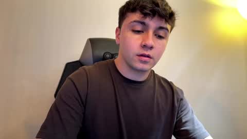 Snapshot of aron__cooper chatting on April 18, 2:43 pm aron__cooper online show from April 18, 2:43 pm