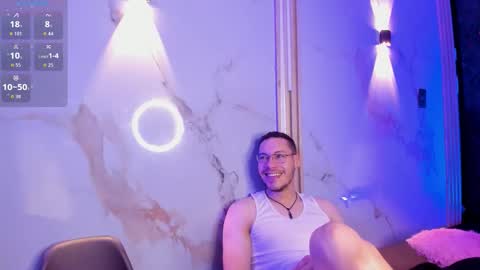 Snapshot of aron_and_molly chatting on December 5, 11:52 am aron and molly online show from December 5, 11:52 am