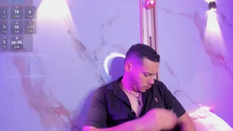 Snapshot of aron_and_molly chatting on December 14, 11:59 am aron and molly online show from December 14, 11:59 am