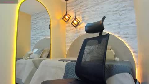 ARON BOLT online show from November 8, 1:06 am