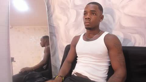 Snapshot of aron_clark chatting on March 28, 12:27 pm A R O N online show from March 28, 12:27 pm