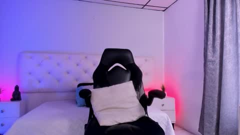 Snapshot of aron_cruz12 chatting on October 18, 1:34 pm Aron cruz online show from October 18, 1:34 pm