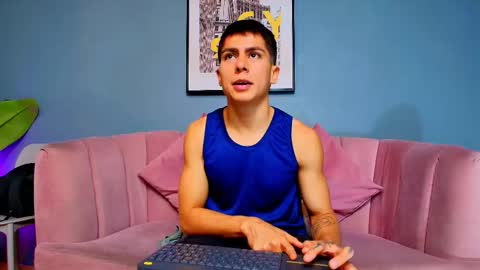 Snapshot of aron_pulse chatting on March 3, 1:50 pm aron_pulse online show from March 3, 1:50 pm