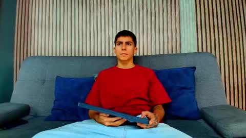 Snapshot of aron_pulse chatting on March 6, 1:29 pm aron_pulse online show from March 6, 1:29 pm