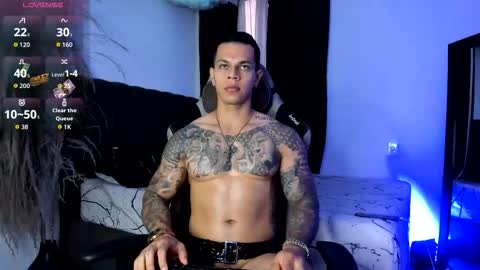 Snapshot of arondark chatting on March 5, 9:33 pm DarkMaster online show from March 5, 9:33 pm
