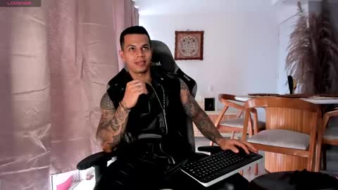 Snapshot of arondark chatting on April 16, 9:04 pm DarkMaster online show from April 16, 9:04 pm