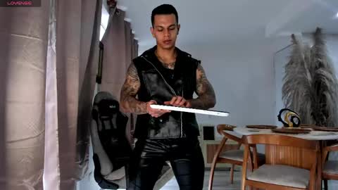 Snapshot of arondark chatting on April 16, 10:01 pm DarkMaster online show from April 16, 10:01 pm