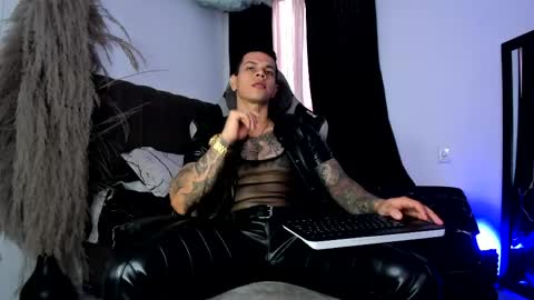 Snapshot of arondark chatting on May 11, 4:04 pm DarkMaster online show from May 11, 4:04 pm