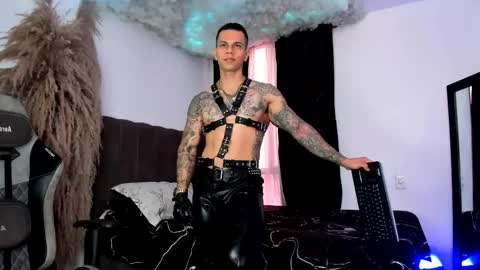 Snapshot of arondark chatting on June 4, 7:09 pm DarkMaster online show from June 4, 7:09 pm