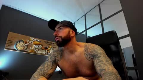 Snapshot of arongrant chatting on December 2, 7:36 am AronGrant online show from December 2, 7:36 am