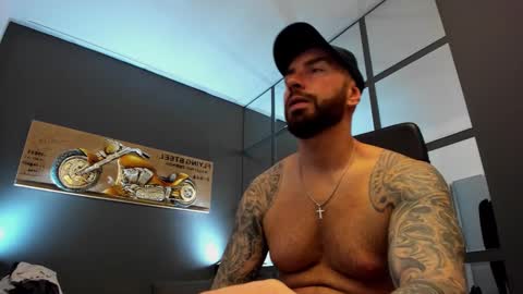 Snapshot of arongrant chatting on December 11, 8:58 am AronGrant online show from December 11, 8:58 am