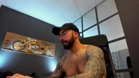Snapshot of arongrant chatting on December 18, 9:04 am AronGrant online show from December 18, 9:04 am