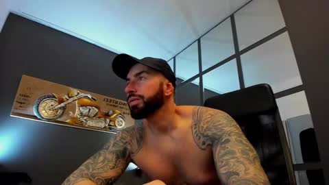 Snapshot of arongrant chatting on January 8, 5:48 am AronGrant online show from January 8, 5:48 am