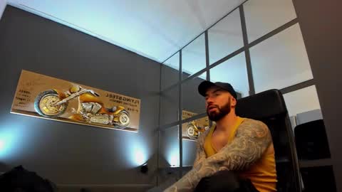 Snapshot of arongrant chatting on January 15, 7:26 am AronGrant online show from January 15, 7:26 am