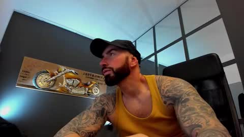 Snapshot of arongrant chatting on January 15, 10:27 am AronGrant online show from January 15, 10:27 am