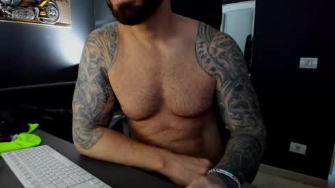 Snapshot of arongrant chatting on January 20, 10:29 am AronGrant online show from January 20, 10:29 am