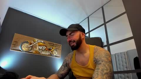 Snapshot of arongrant chatting on January 25, 9:26 am AronGrant online show from January 25, 9:26 am