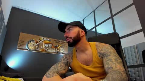 Snapshot of arongrant chatting on January 26, 8:57 am AronGrant online show from January 26, 8:57 am