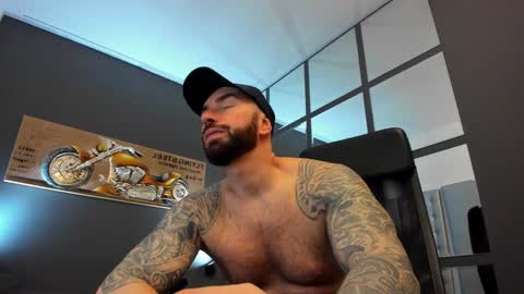 Snapshot of arongrant chatting on February 2, 8:46 am AronGrant online show from February 2, 8:46 am