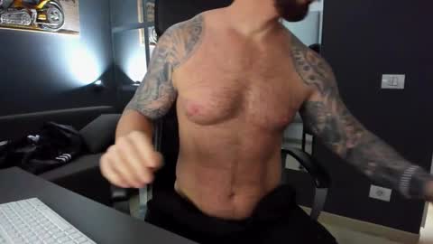 Snapshot of arongrant chatting on February 2, 11:51 am AronGrant online show from February 2, 11:51 am
