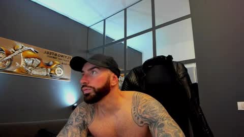 Snapshot of arongrant chatting on February 10, 11:57 am AronGrant online show from February 10, 11:57 am