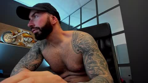 Snapshot of arongrant chatting on February 13, 10:02 am AronGrant online show from February 13, 10:02 am