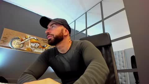 Snapshot of arongrant chatting on February 23, 10:49 am AronGrant online show from February 23, 10:49 am