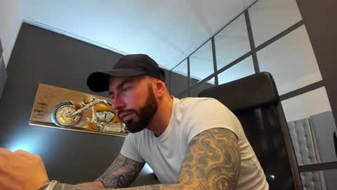 Snapshot of arongrant chatting on February 26, 9:32 am AronGrant online show from February 26, 9:32 am