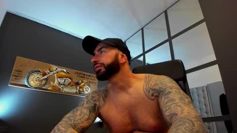 Snapshot of arongrant chatting on February 28, 10:52 am AronGrant online show from February 28, 10:52 am